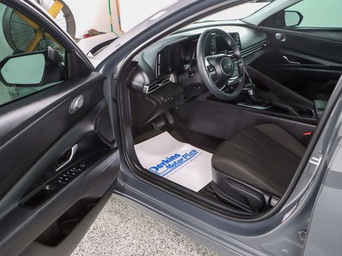 Used 2023 Hyundai Elantra SEL w/ Cargo Package FWD image 3