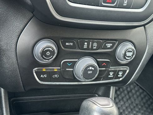 Used 2022 Jeep Cherokee Latitude image 23