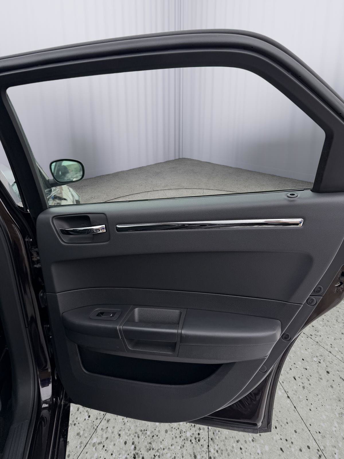 Used 2010 Chrysler 300 Touring AWD/4WD image 23