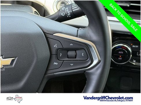 Used 2025 Chevrolet Trax LT w/ LT Convenience Package FWD image 14