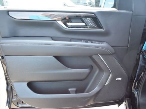 Used 2025 GMC Yukon Elevation AWD/4WD image 18