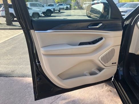 Used 2021 Jeep Grand Cherokee L Limited AWD/4WD image 11