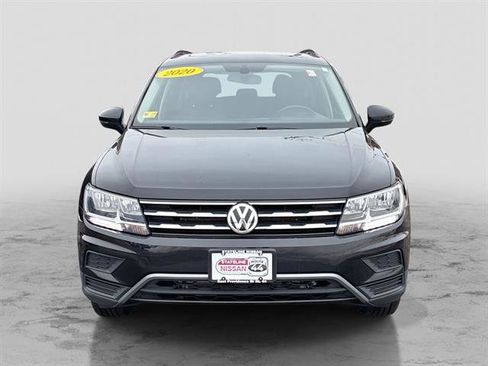 Used 2020 Volkswagen Tiguan SE w/ Panoramic Sunroof Package image 2