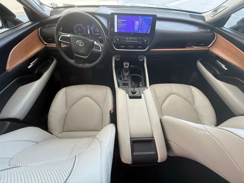 Used 2024 Toyota Grand Highlander Platinum image 30