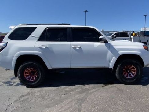 Used 2020 Toyota 4Runner TRD Off-Road Premium AWD/4WD image 9