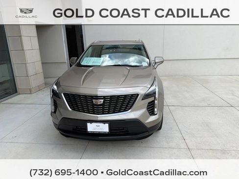 Certified 2023 Cadillac XT4 Luxury w/ Cold Weather Package AWD/4WD image 5