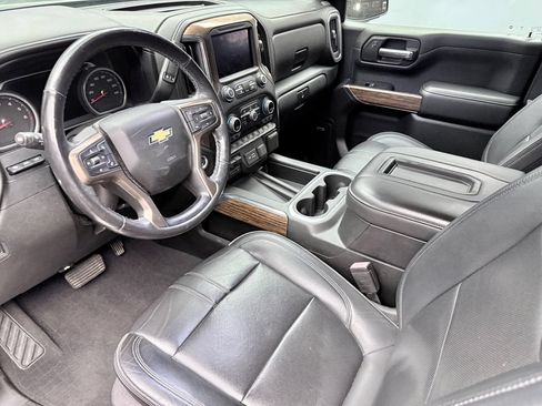 Used 2019 Chevrolet Silverado 1500 High Country w/ Technology Package AWD/4WD image 9