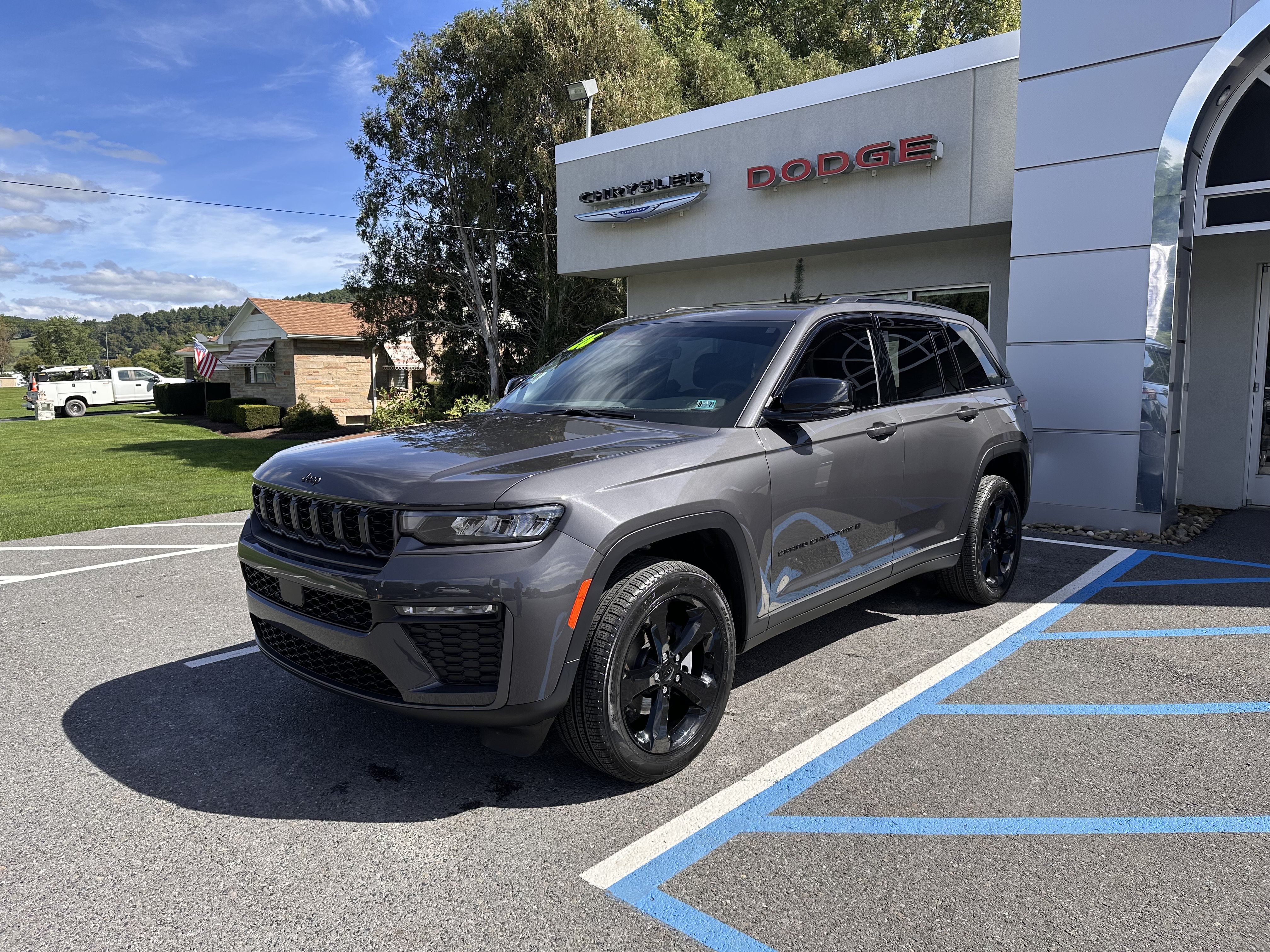 Used 2026 Jeep Grand Cherokee Limited w/ Limited Altitude Package AWD/4WD image 7