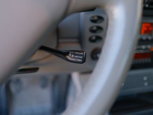 Used 2004 Porsche 911 Carrera RWD image 17