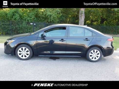 Used 2025 Toyota Corolla LE FWD image 2