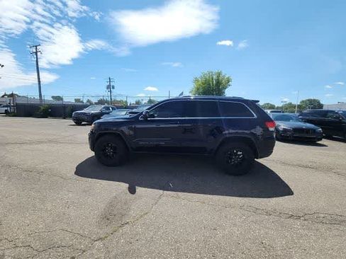 Used 2018 Jeep Grand Cherokee Laredo AWD/4WD image 22