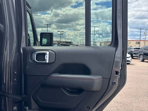 Used 2021 Jeep Wrangler Unlimited Rubicon AWD/4WD image 27