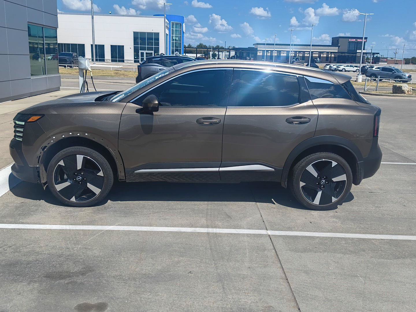 Used 2025 Nissan Kicks SR FWD image 9