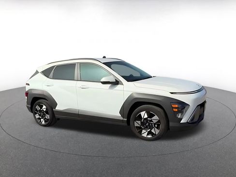 Used 2025 Hyundai Kona SEL image 2