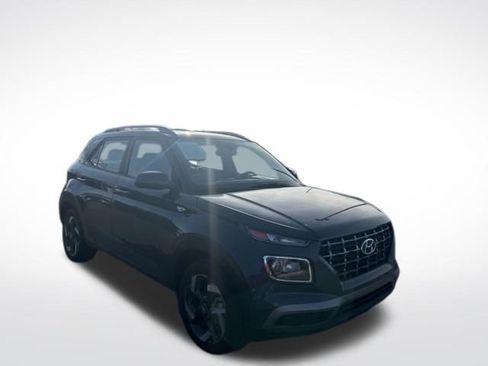 Used 2026 Hyundai Venue SEL FWD image 4