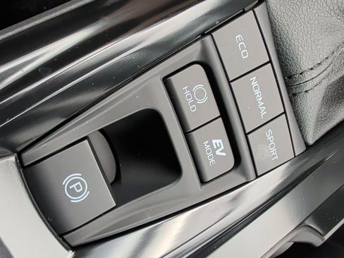 Used 2025 Toyota Camry SE w/ Convenience Package image 24