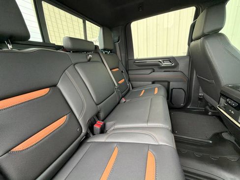 Used 2024 GMC Sierra 2500 AT4 w/ Technology Package AWD/4WD image 10