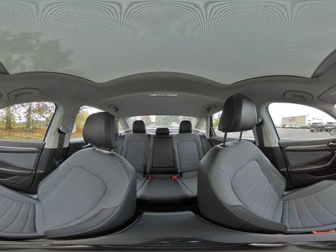 Used 2025 Volkswagen Jetta SE image 42