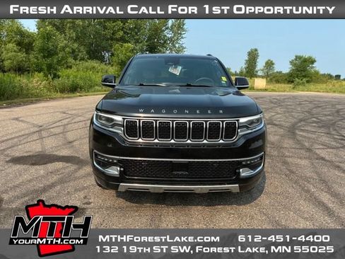 Used 2024 Jeep Wagoneer L Series III w/ Flexible Seating Group AWD/4WD image 3