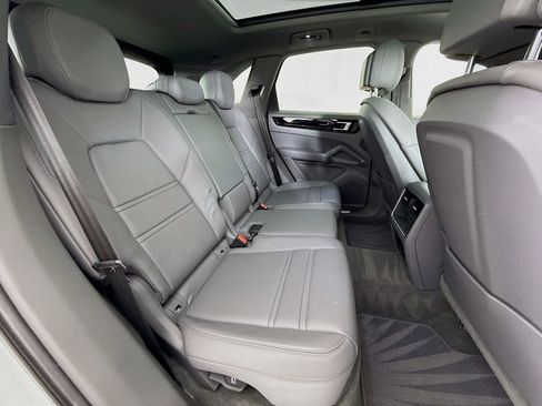 Certified 2023 Porsche Cayenne AWD/4WD image 28