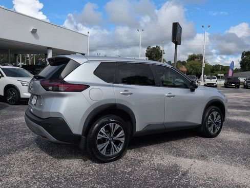 Used 2022 Nissan Rogue SV FWD image 3