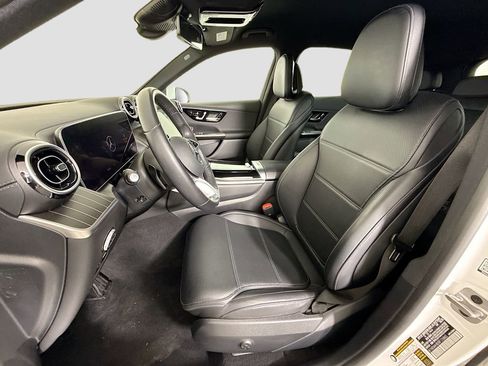 Used 2024 Mercedes-Benz GLC 300 4MATIC image 22