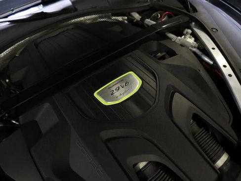 Used 2018 Porsche Panamera 4 image 85