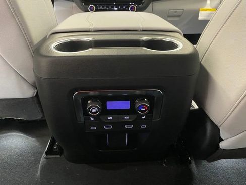 New 2025 Chevrolet Suburban Premier AWD/4WD image 21