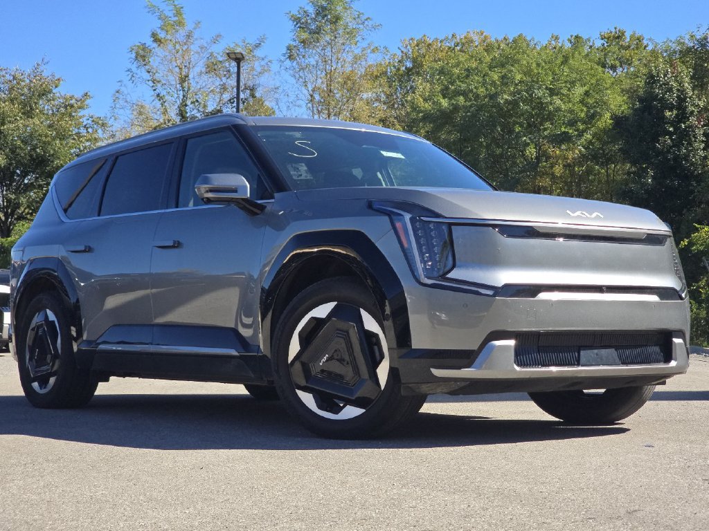 Used 2024 Kia EV9 Land AWD/4WD image 2