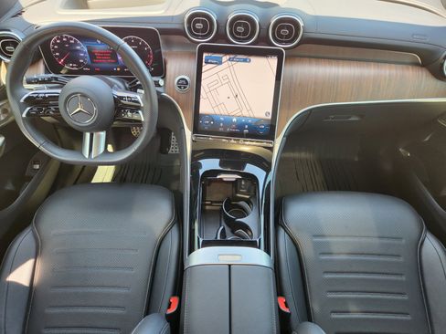 Used 2024 Mercedes-Benz GLC 300 4MATIC image 17