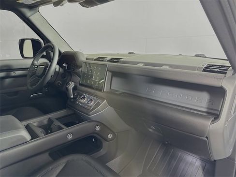 Used 2025 Land Rover Defender 110 S image 31