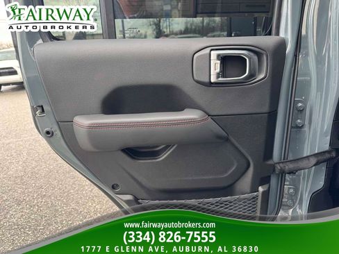 Used 2025 Jeep Gladiator Rubicon w/ Convenience Group AWD/4WD image 34