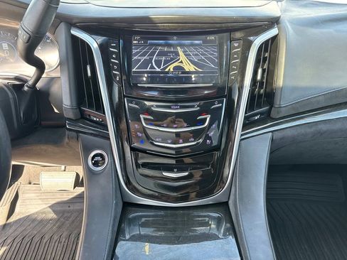 Used 2019 Cadillac Escalade Platinum image 27