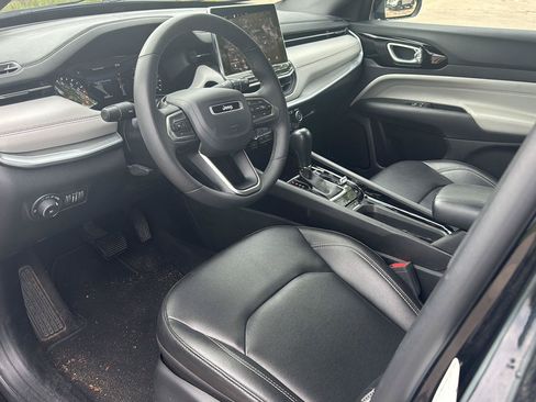 Used 2025 Jeep Compass Limited AWD/4WD image 11