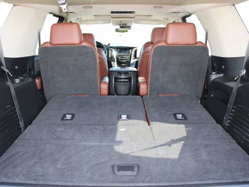 Used 2018 Cadillac Escalade Premium Luxury image 37