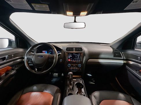 Used 2019 Ford Explorer XLT w/ Equipment Group 202A image 16