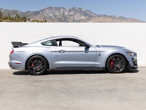 Used 2022 Ford Mustang Shelby GT500 w/ Carbon Fiber Track Pack RWD image 8