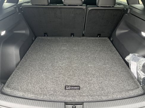 Certified 2025 Volkswagen Atlas Cross Sport SE w/ Panoramic Sunroof Package FWD image 30
