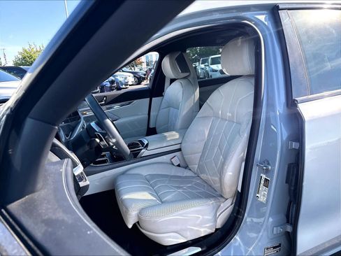 Used 2023 BMW i7 xDrive60 AWD/4WD image 21