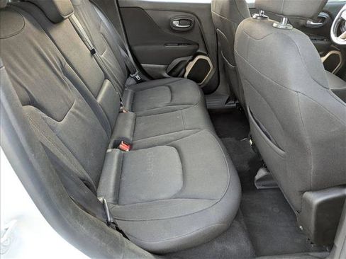 Used 2017 Jeep Renegade Latitude w/ Popular Equipment Group image 19