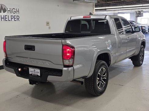 Used 2017 Toyota Tacoma TRD Sport w/ Tow Package image 7