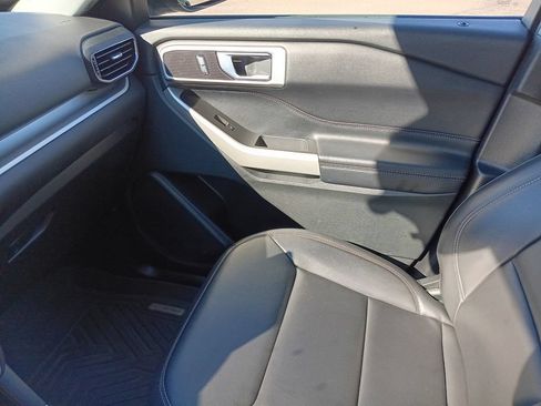 Used 2022 Ford Explorer XLT w/ Equipment Group 202A AWD/4WD image 14