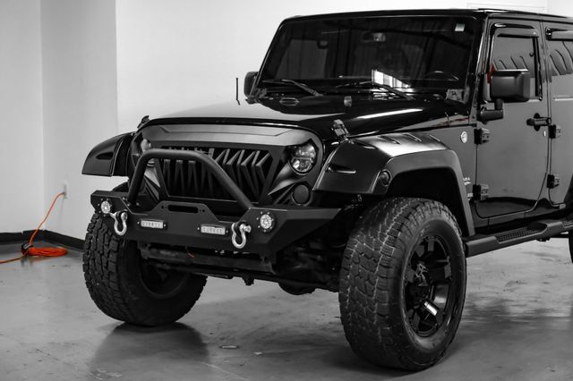 Used 2015 Jeep Wrangler Unlimited Sahara w/ Connectivity Group AWD/4WD image 9