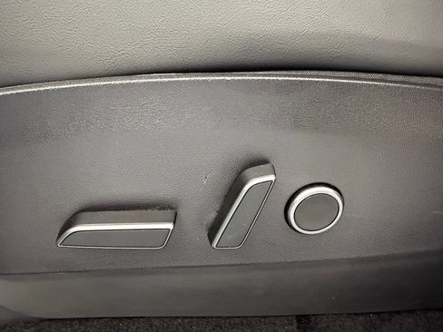 Used 2023 Tesla Model Y Performance AWD/4WD image 19
