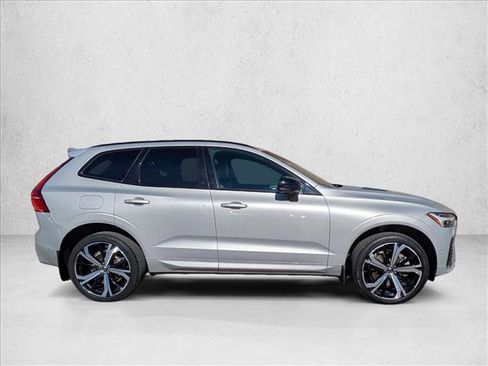 Used 2022 Volvo XC60 B5 R-Design w/ Advanced Package image 4