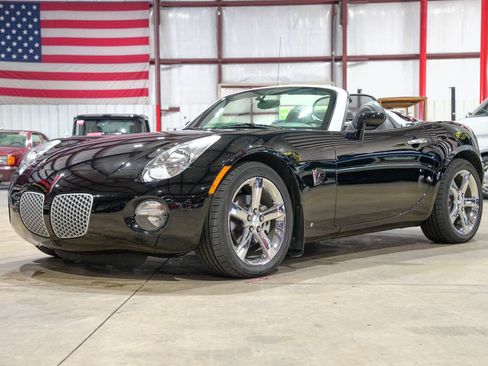 Used 2006 Pontiac Solstice Convertible w/ Premium Package RWD image 1