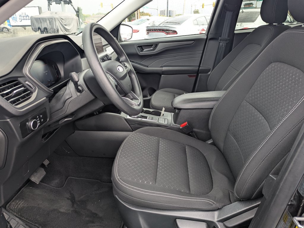 Used 2025 Ford Escape Active AWD/4WD image 25