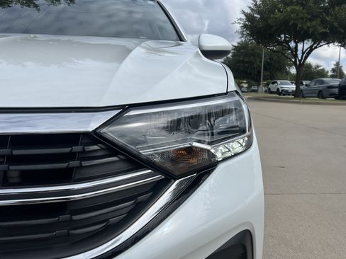 Used 2023 Volkswagen Jetta SE w/ Panoramic Sunroof Package FWD image 6