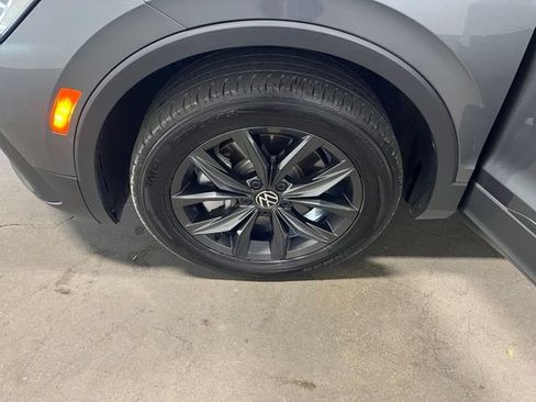 Used 2024 Volkswagen Tiguan SE AWD/4WD image 30