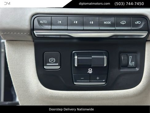 Used 2022 Cadillac Escalade ESV Sport Platinum w/ LPO, ONYX Package image 37